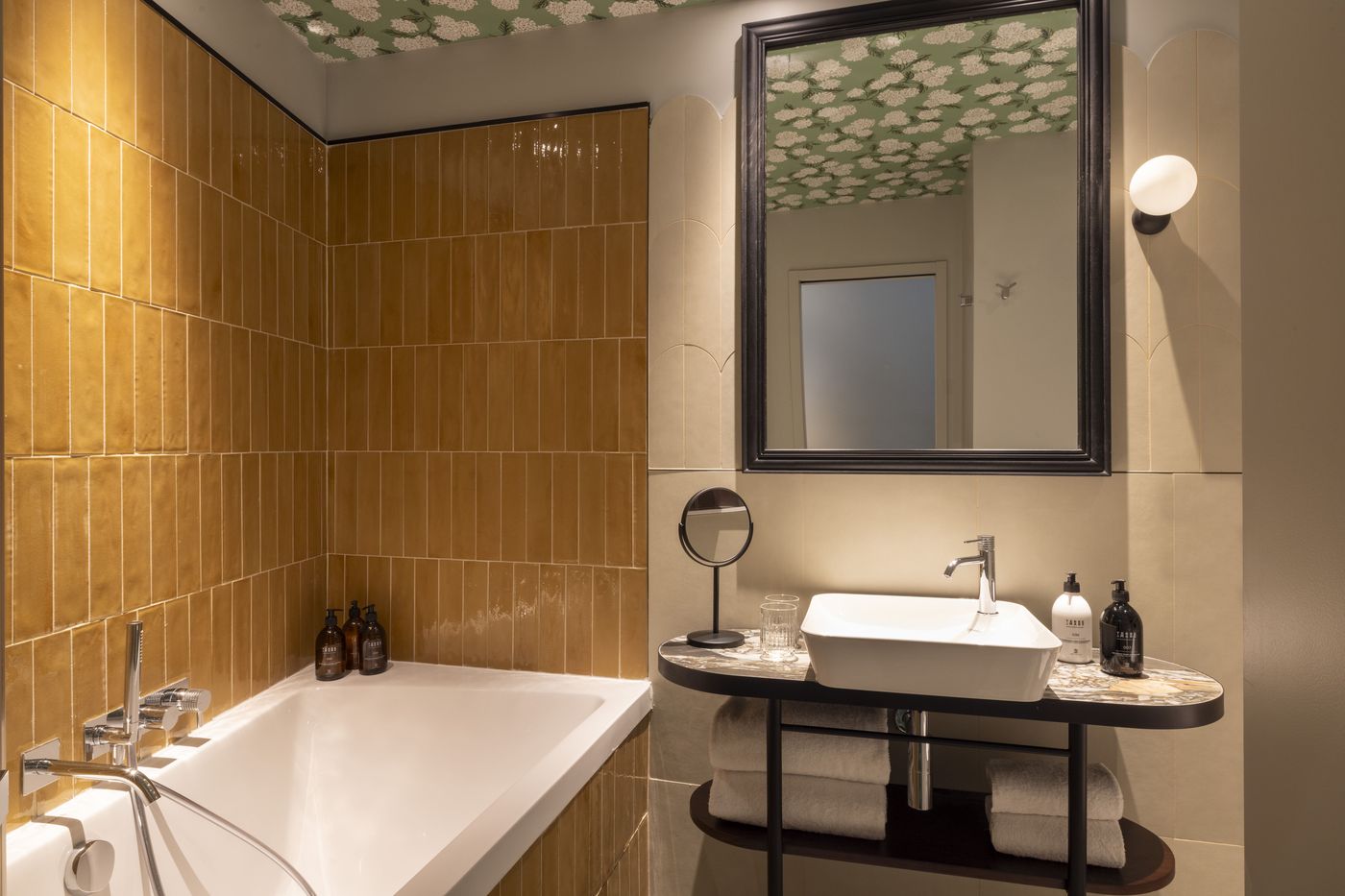 Hotel-L-de-Lutece-Room-36