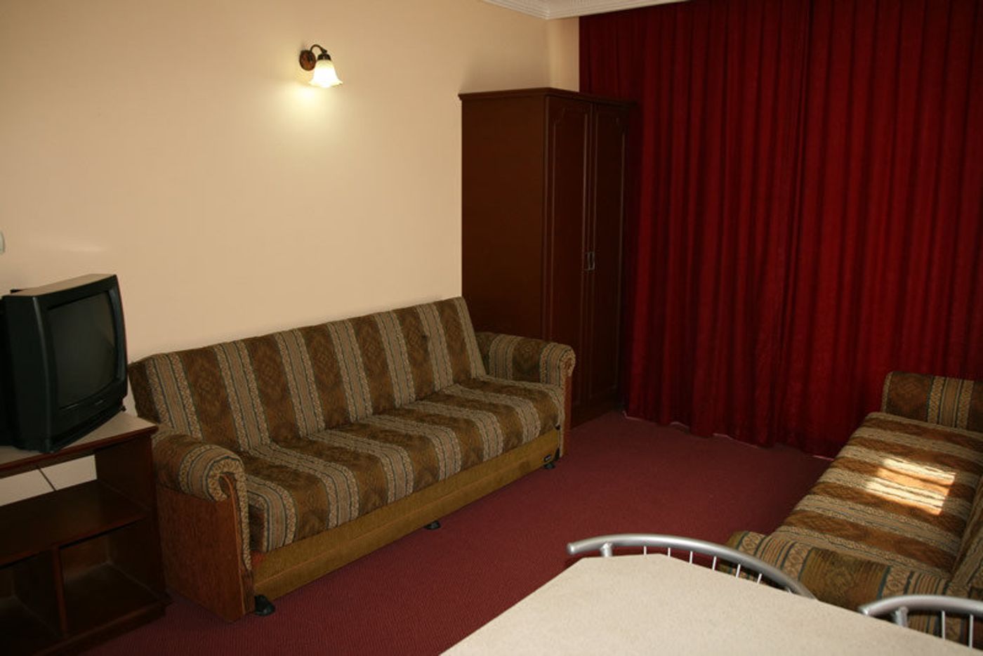 Imperial-Apartments-Room-9