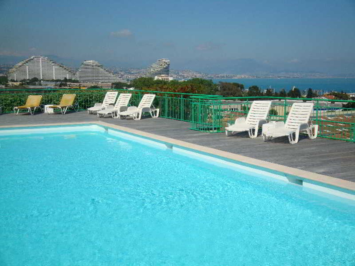 Inter-Hotel-Sea-Side-Park-Pool-3