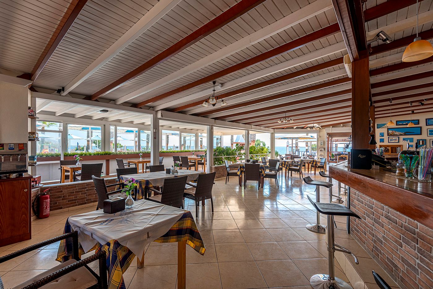 Mammis-Beach-Hotel-Restaurant-39