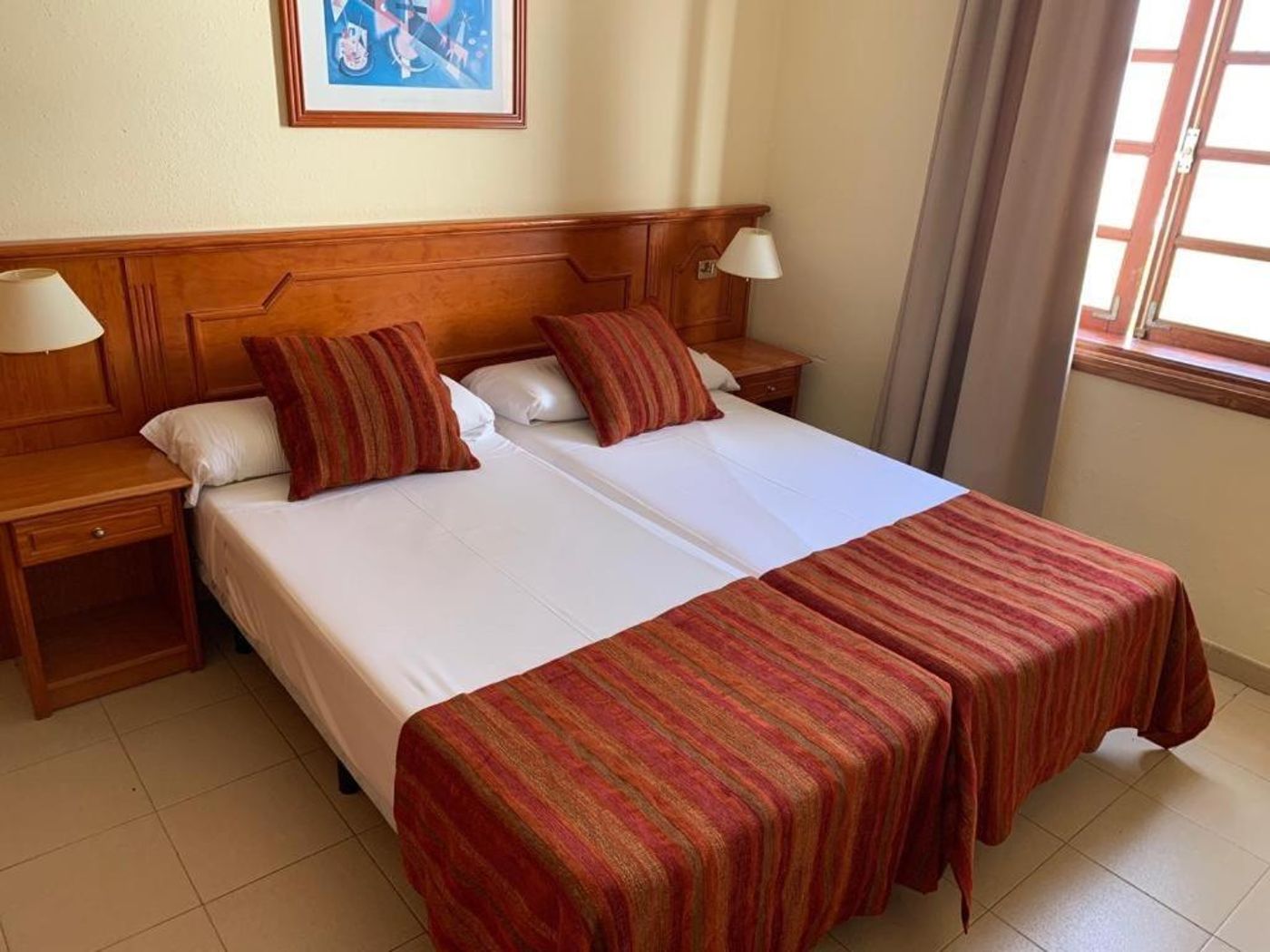 Malibu-Park-Hotel-Room-15