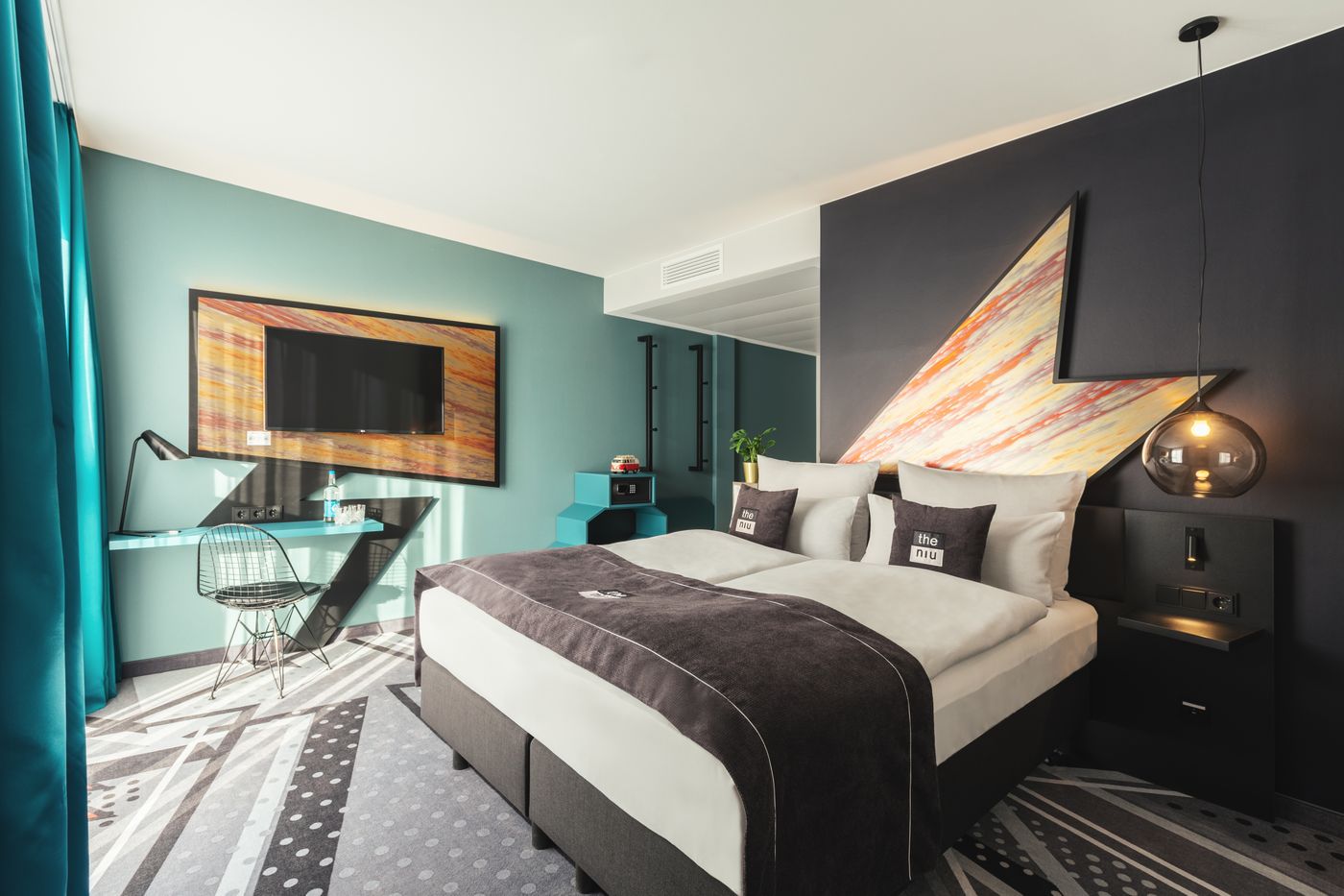 the-niu-Flash-Room-3