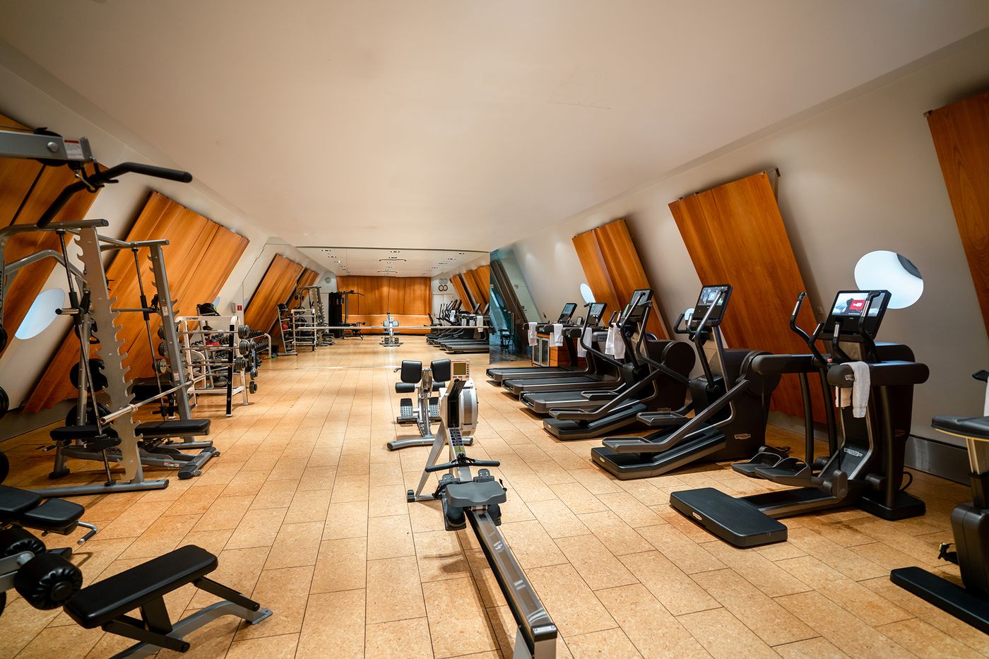 Four-Seasons-Hotel-Budapest-Sports-and-Entertainment-34