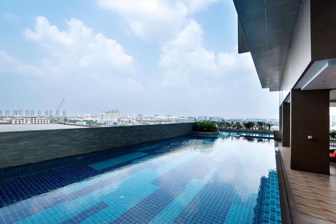 Best-Western-Plus-Wanda-Grand-Hotel-Pool-5