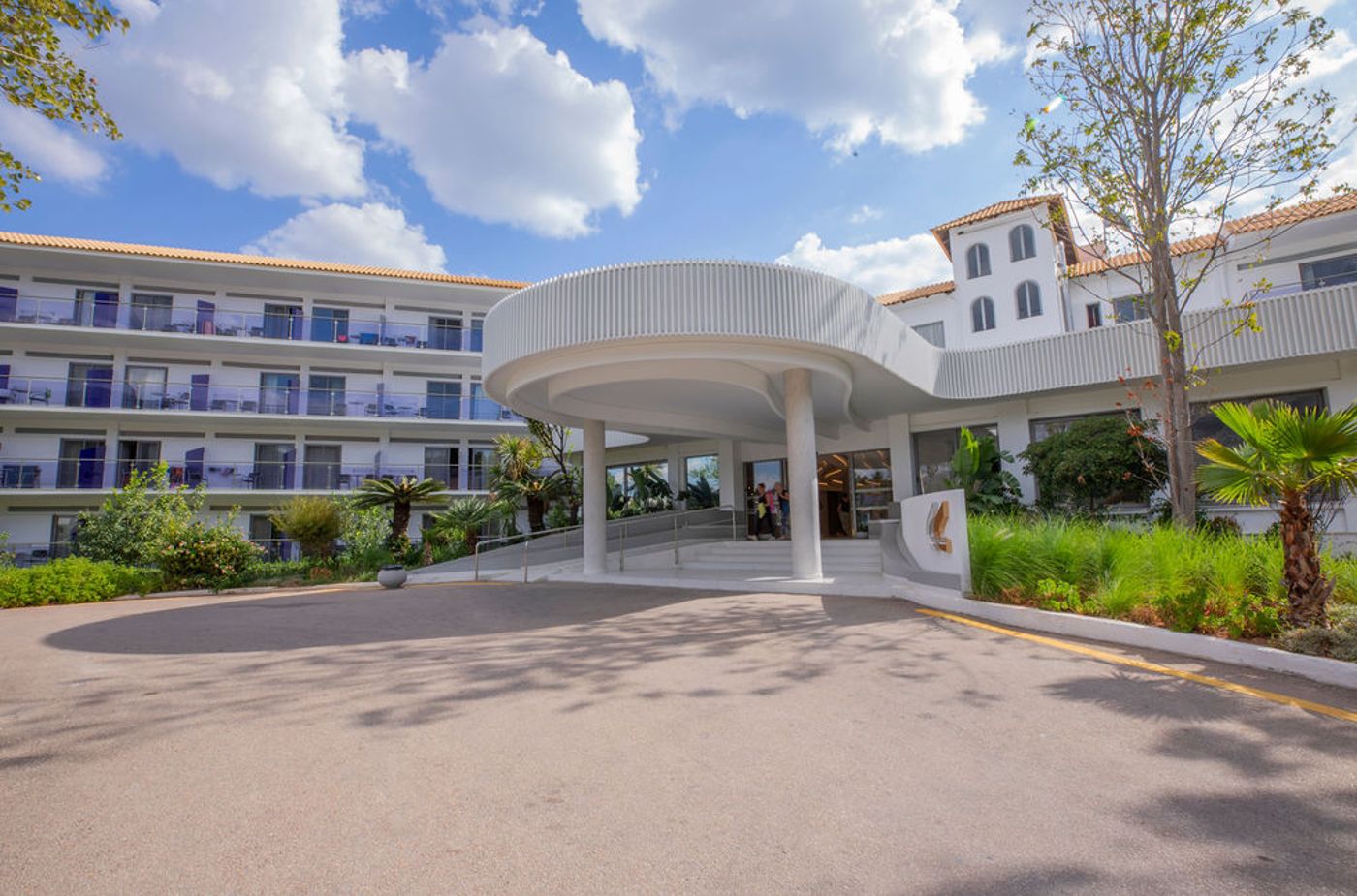 Golden-Coast-Hotel-and-Bungalows-General-view-1