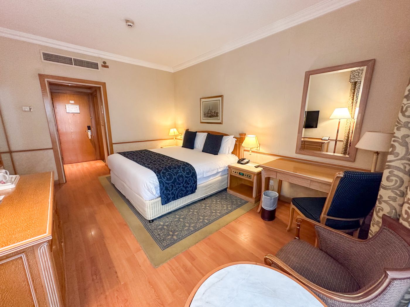 Millennium-Plaza-Downtown-Hotel-Room-24