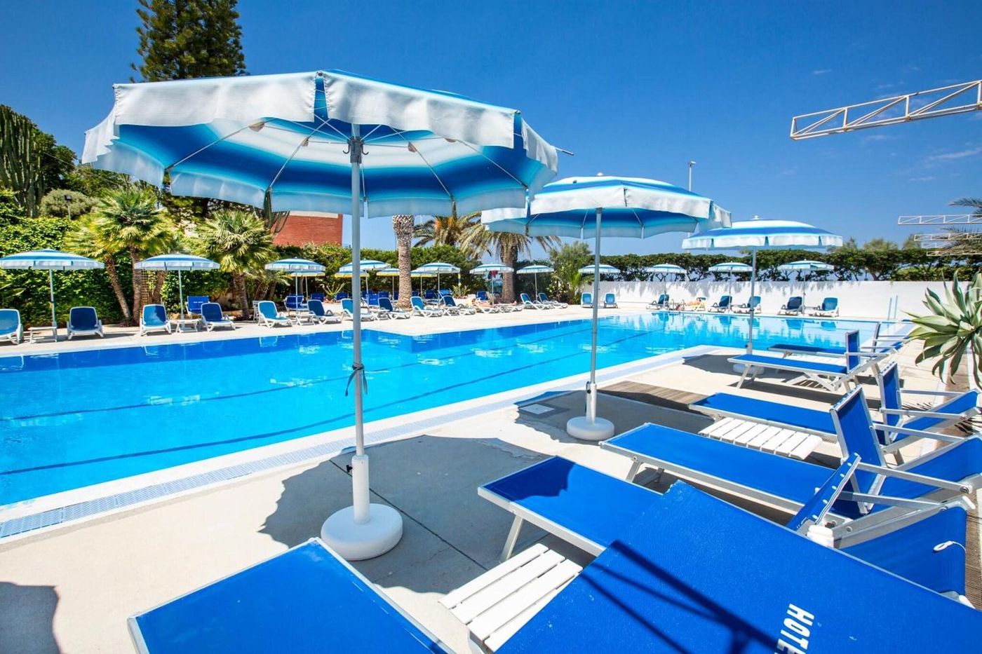 Hotel-Tourist-Pool-11