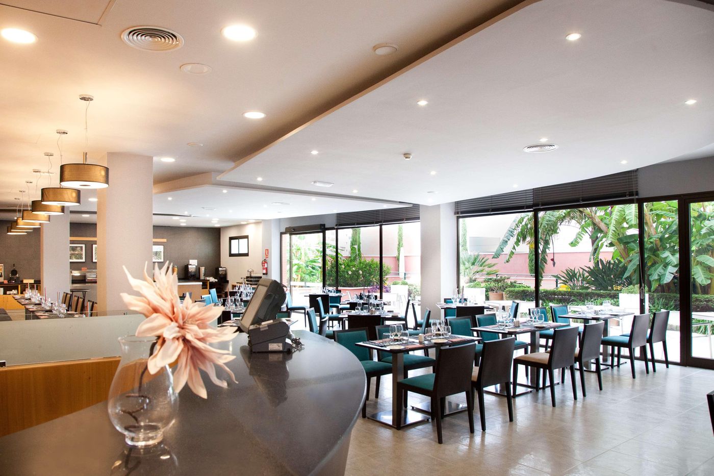 Hilton-Garden-Inn-Malaga-Restaurant-14