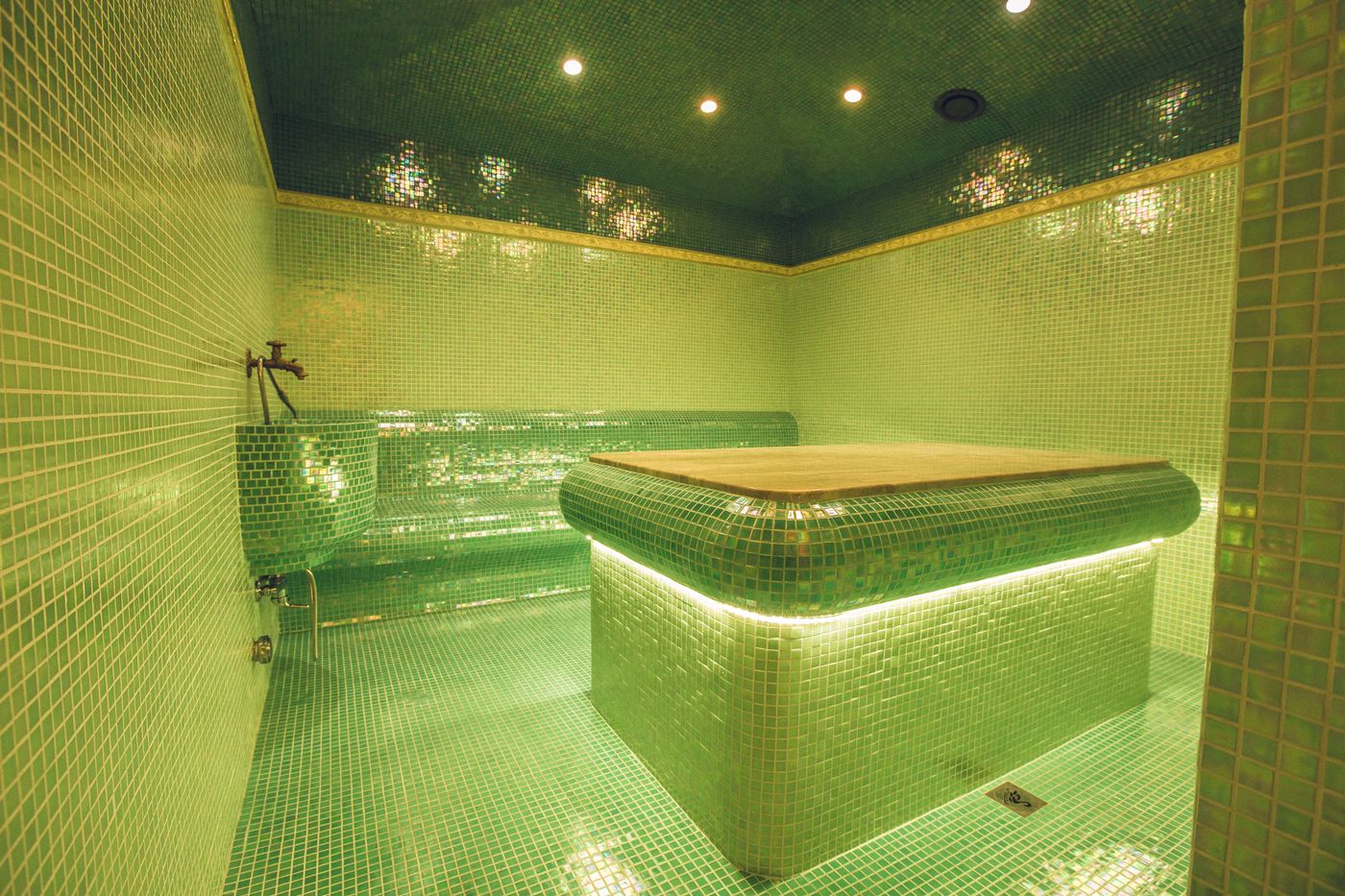 Avenue-Deluxe-Sports-and-Entertainment-23