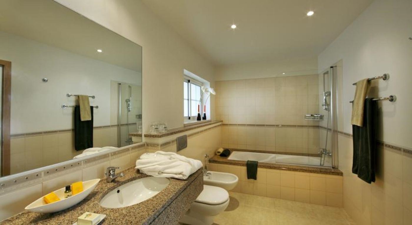 Vale-D-Oliveiras-Quinta-Resort-And-Spa-Room-45