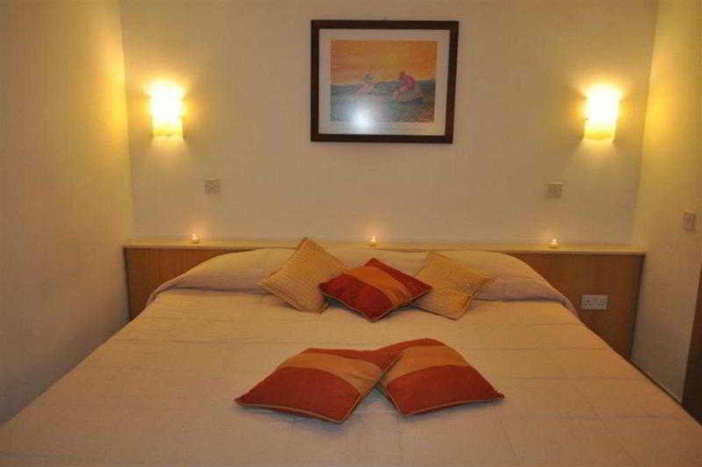 Club-Salina-Warhf-Room-31