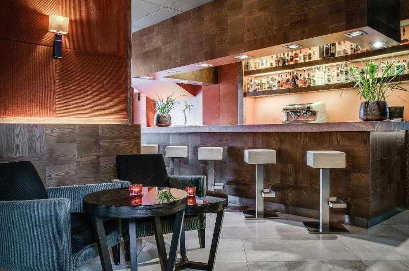 Eurostars-Madrid-Mirasierra-Suites-Lobby-15