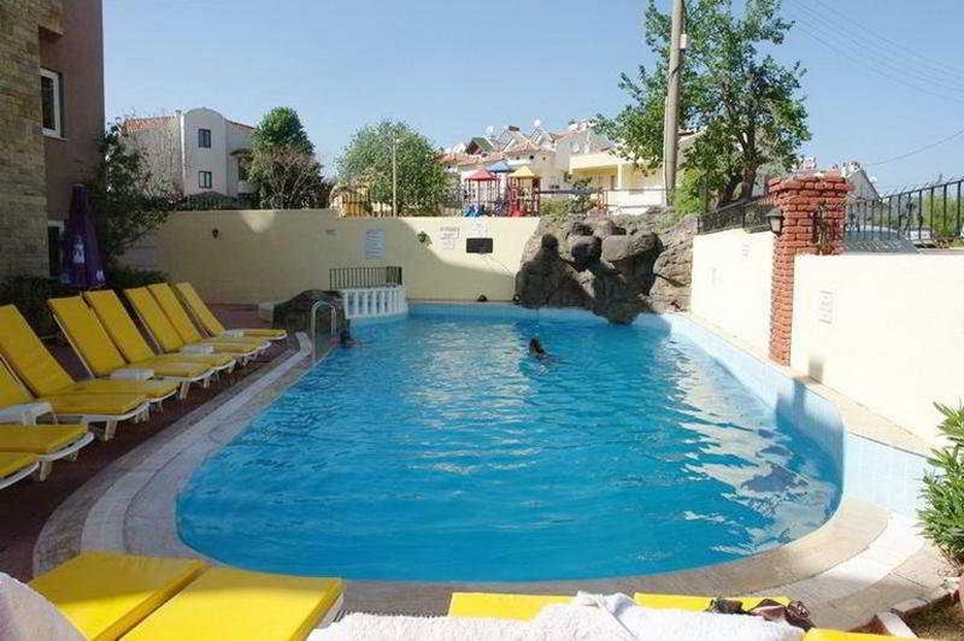 Sincerity-Apart-Hotel-Pool-5