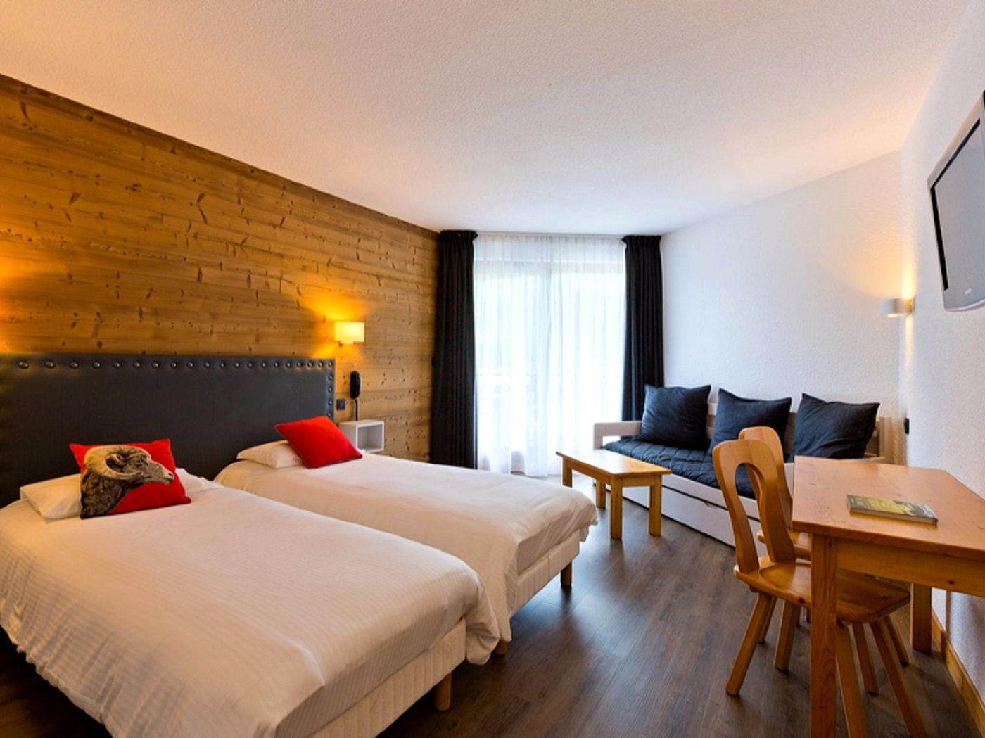 Logis Hotel Arcalod - Grand Parc-France-DOUSSARD-Room-10