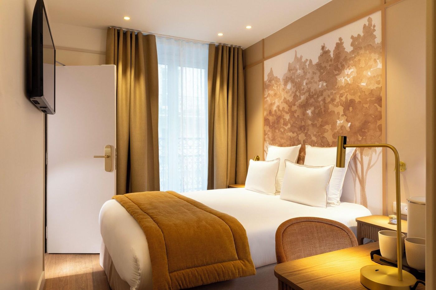 Hotel-Le-Cardinal-Room-12