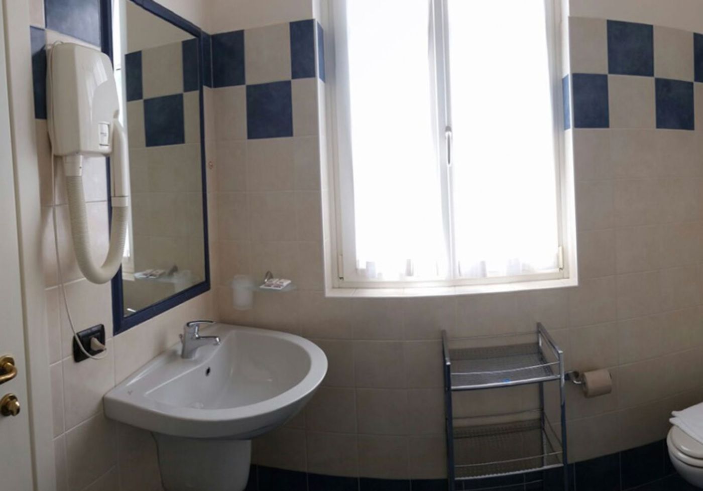 Lario-Italy-Mezzegra CO-Room-7