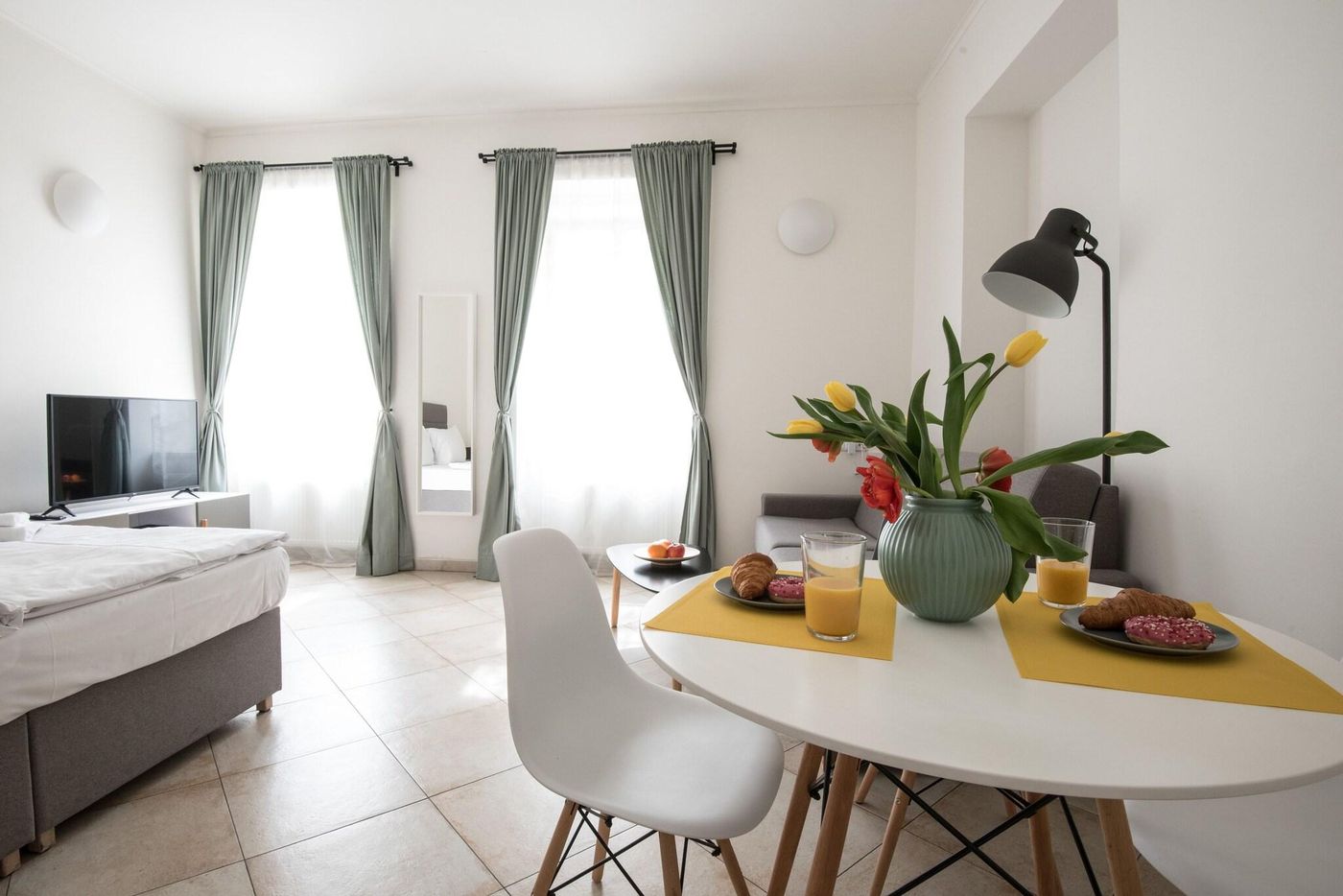 Boutique-Apartments-White-Swan-Restaurant-43