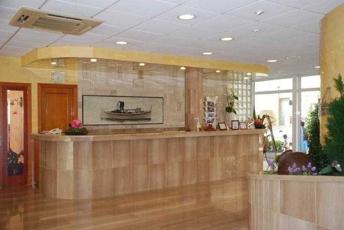 Stella-Maris-Lobby-25