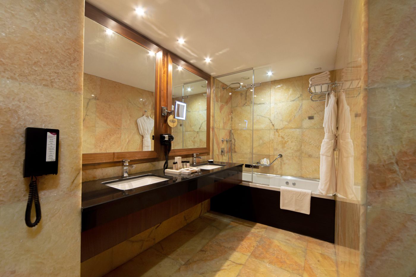 Crowne-Plaza-Harbiye-Room-43