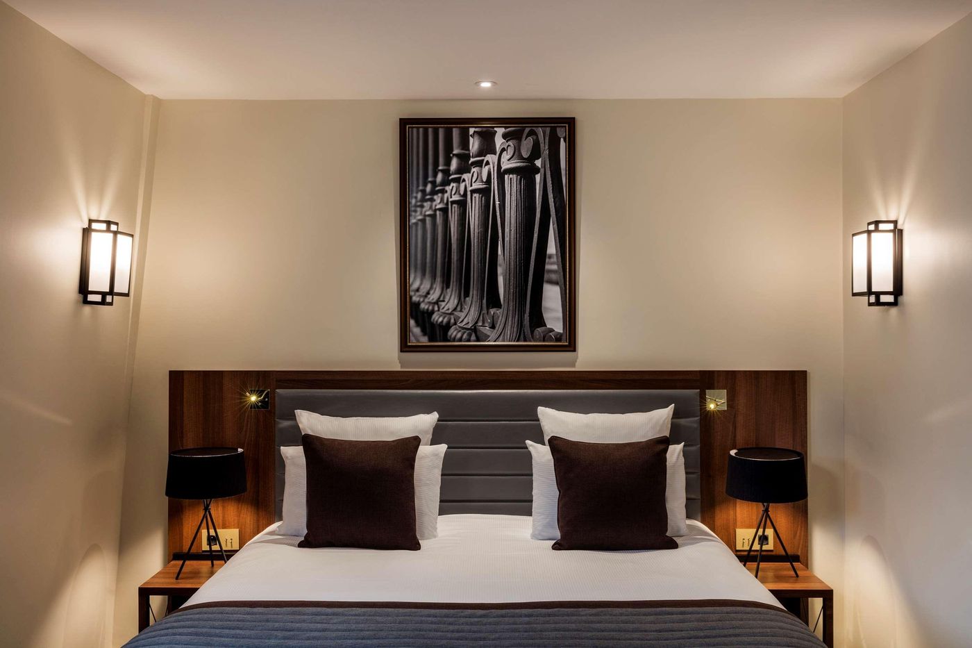 Hotel-Mayflower-Opera-Room-33