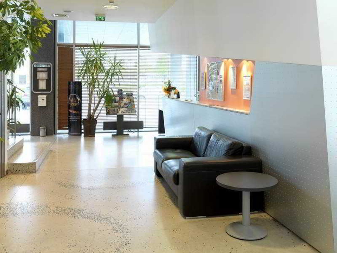 Inter-Hotel-Torcy-Lobby-12