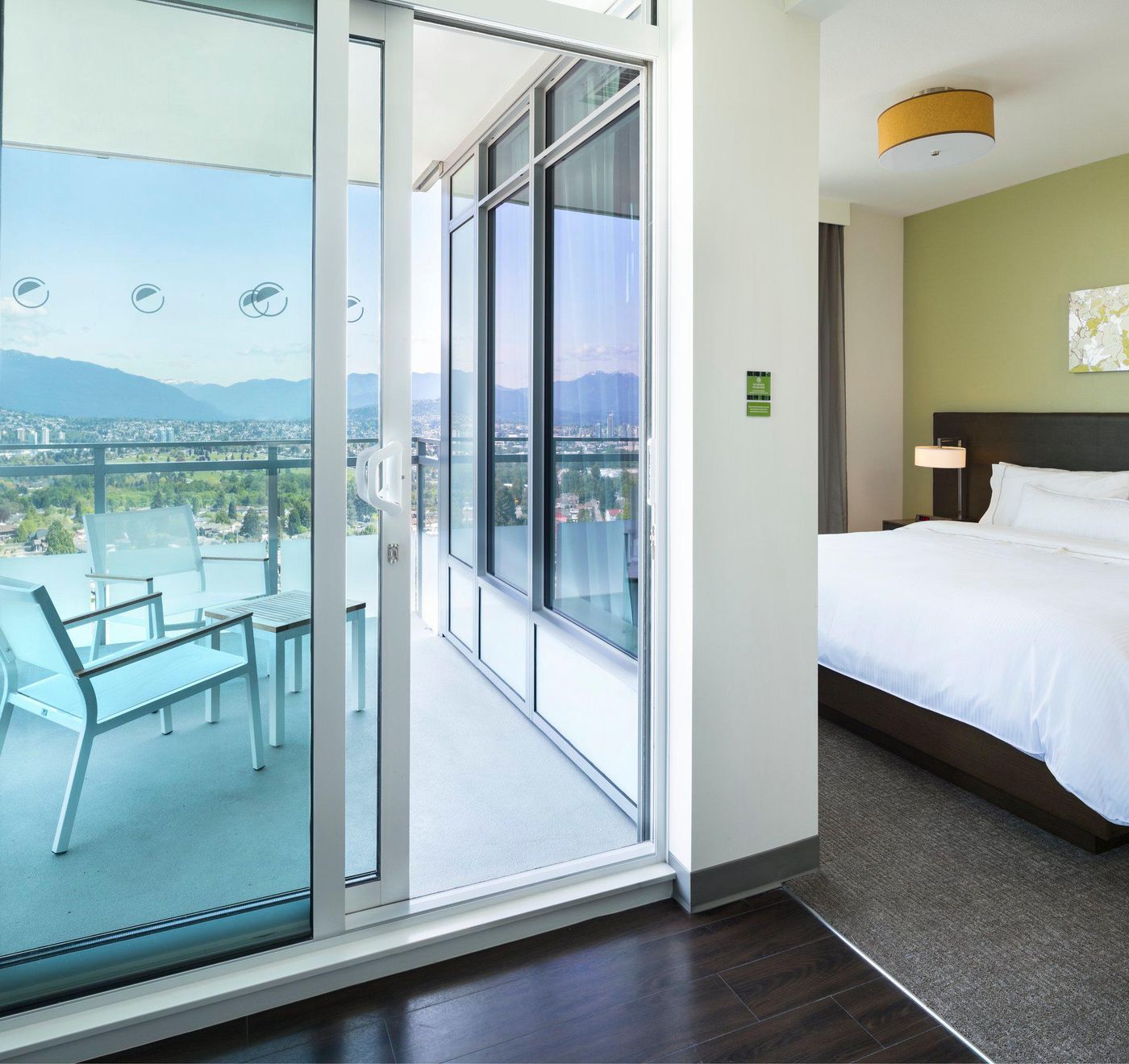 Element-Vancouver-Metrotown-Room-20
