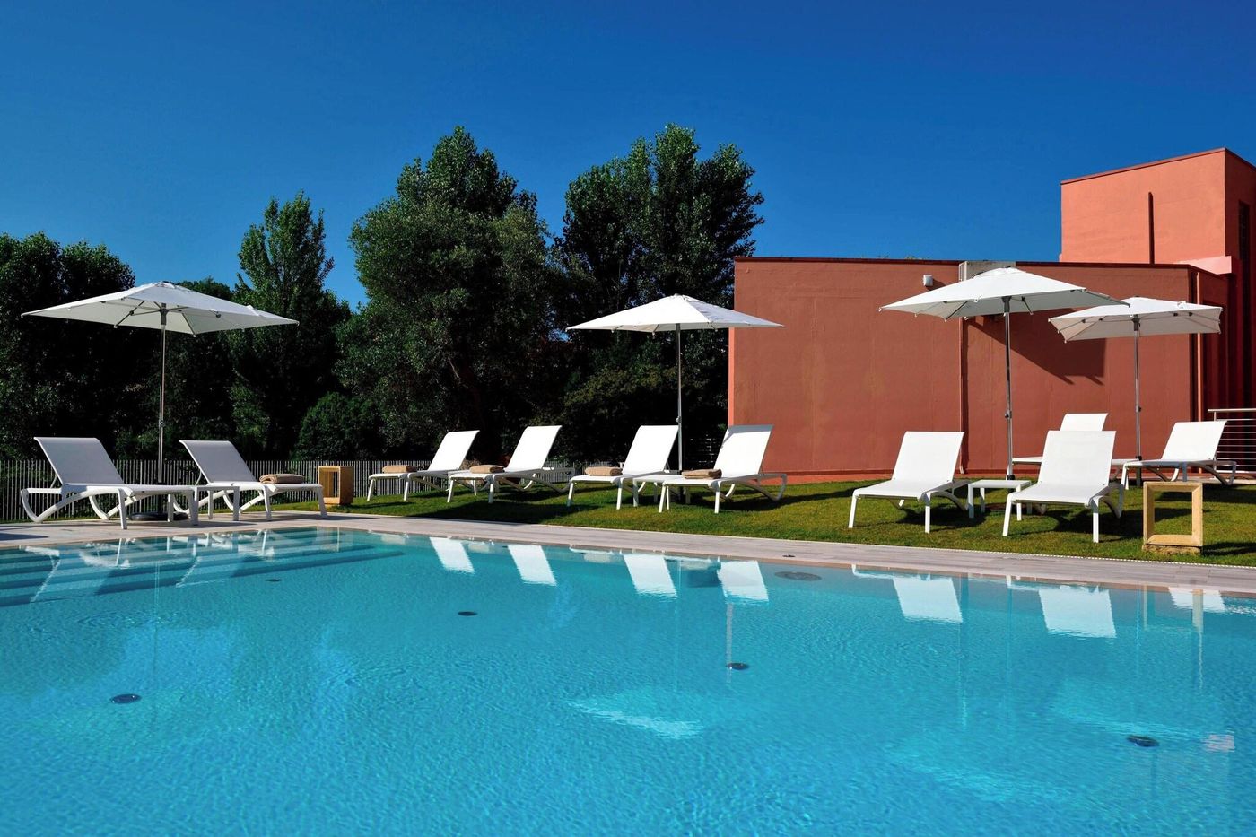 Four-Points-by-Sheraton-Siena-Pool-56