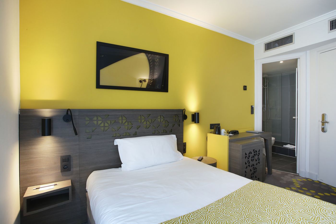 Hotel-Eiffel-Capitol-Room-21