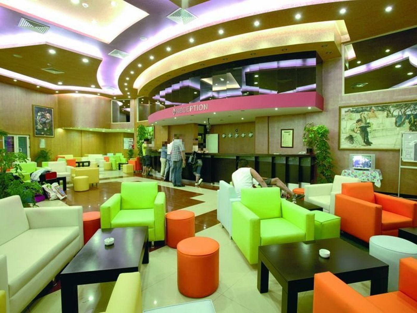 Orfeus-Park-Lobby-25