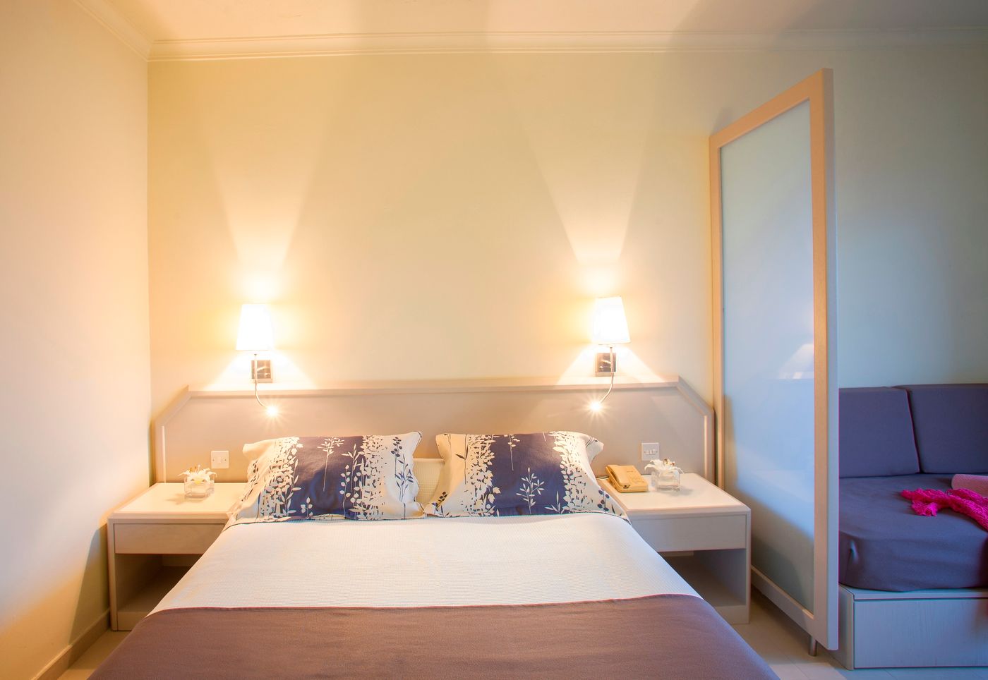 Louis-Imperial-Beach-Room-34