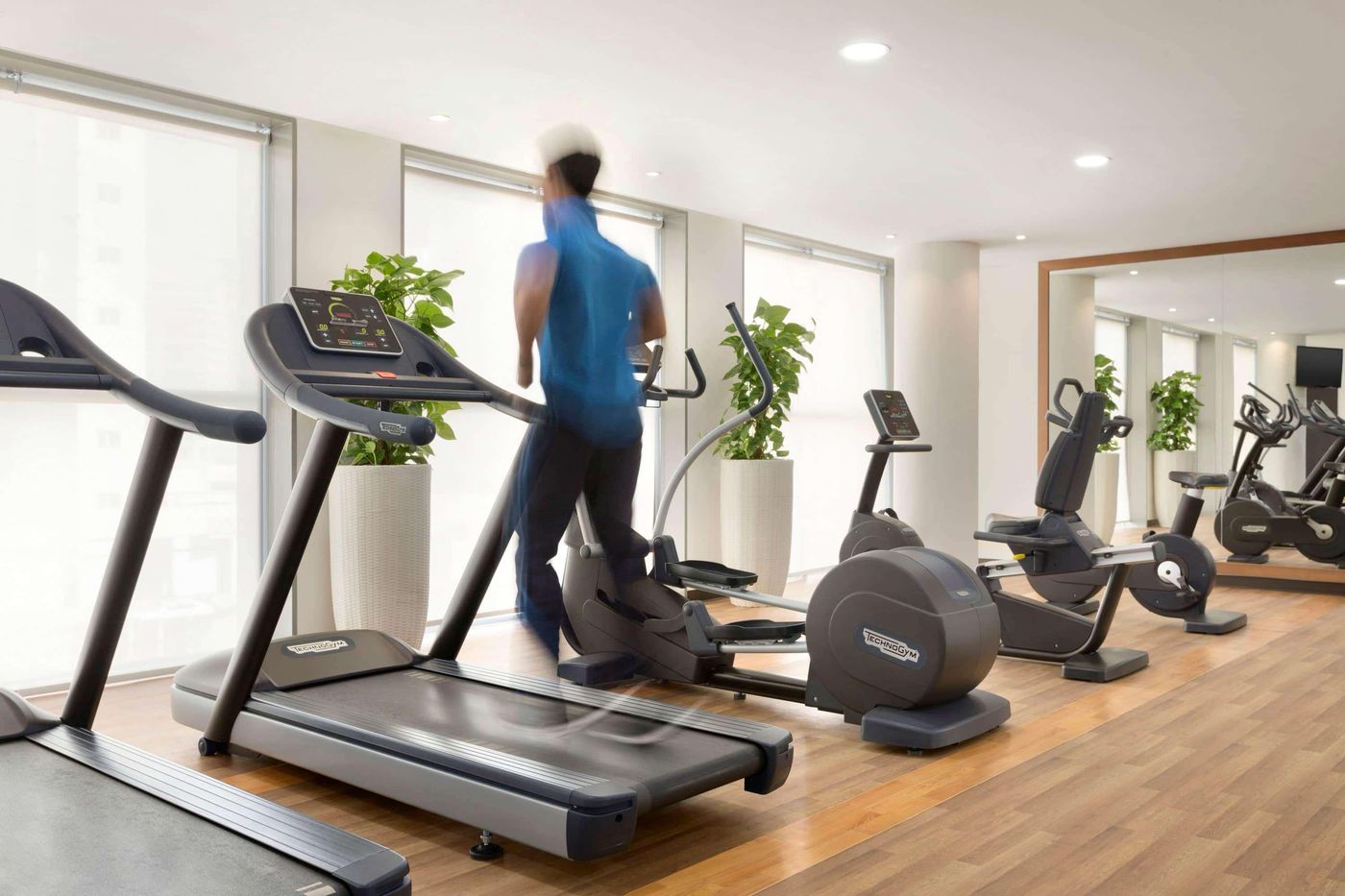 Wyndham-Dubai-Marina-Sports-and-Entertainment-65