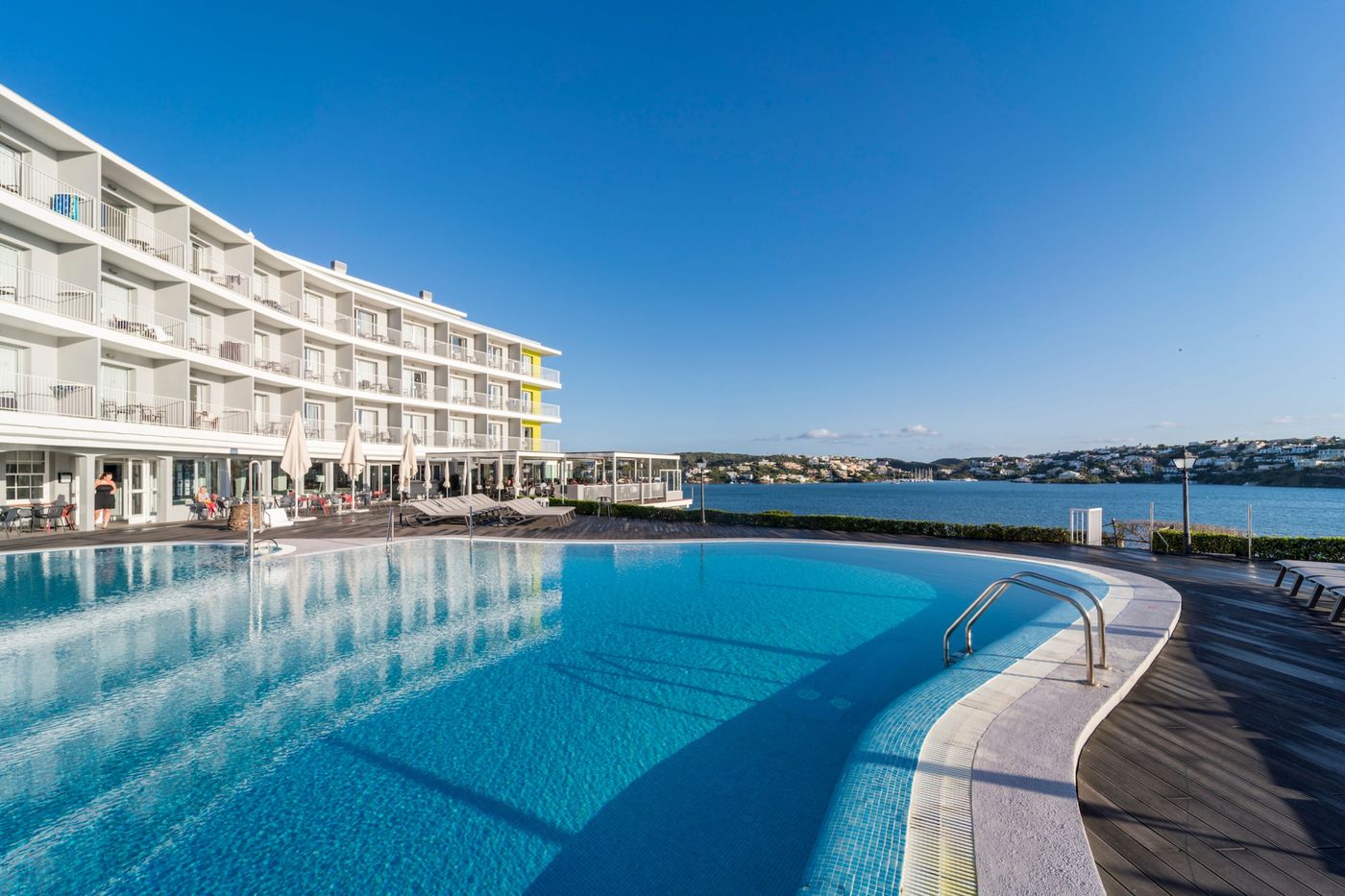 Artiem-Carlos-III-General-view-5