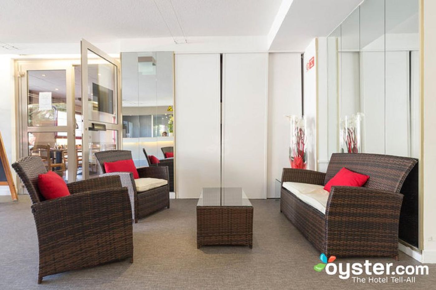 Kyriad-Nice-Ouest-Stade-Saint-Isidore-Lobby-25