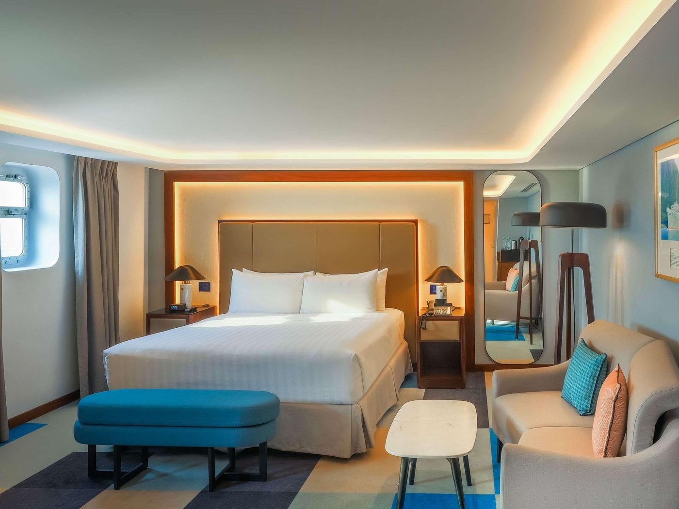 Queen-Elizabeth-2-Hotel-Room-16