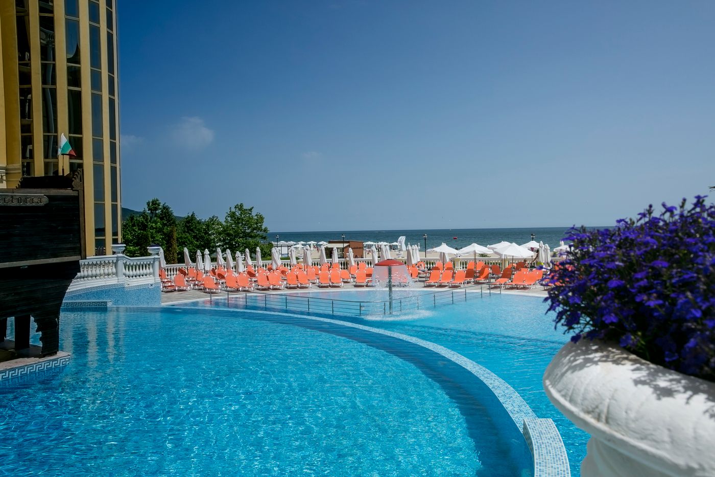 Imperial-Palace-Pool-5