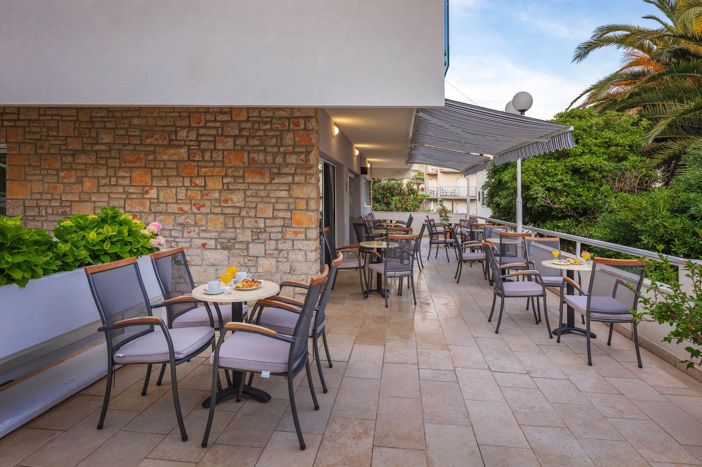 Pharia-Aparthotel-Terrace-5