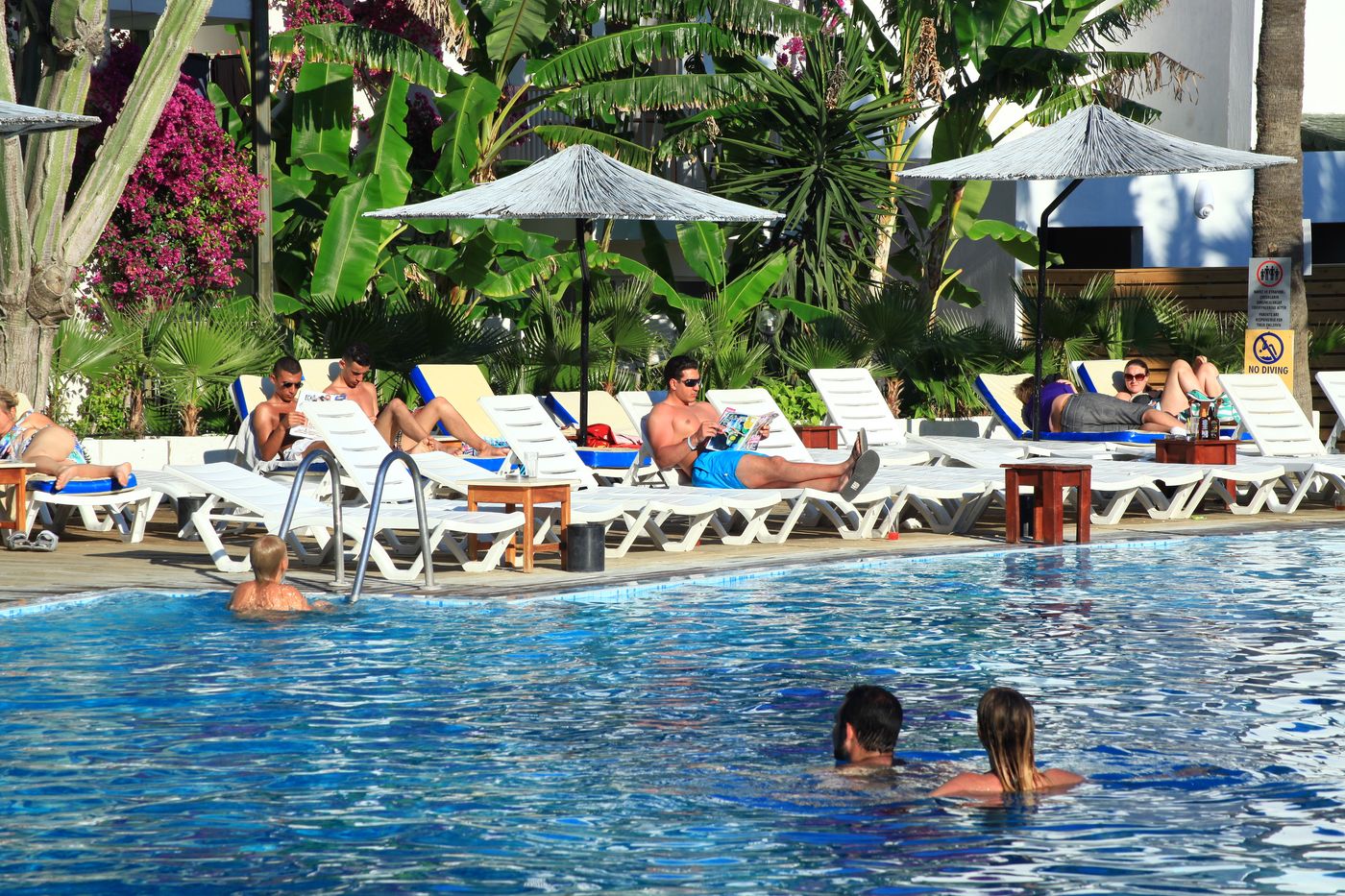 Parkim-Ayaz-Hotel-Pool-3