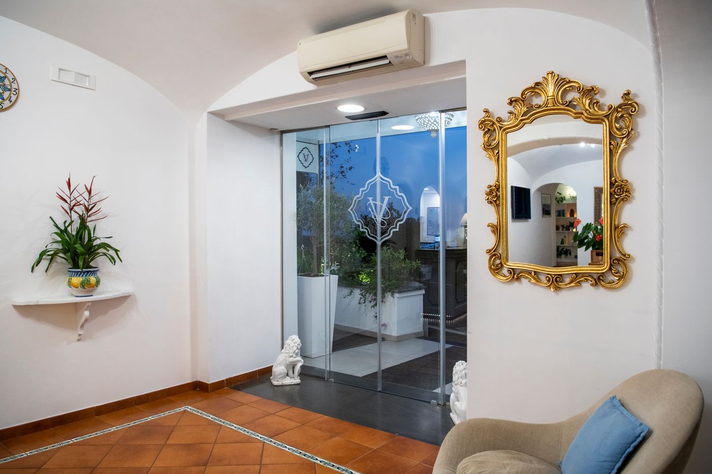 Hotel-Villa-Gabrisa-Lobby-45