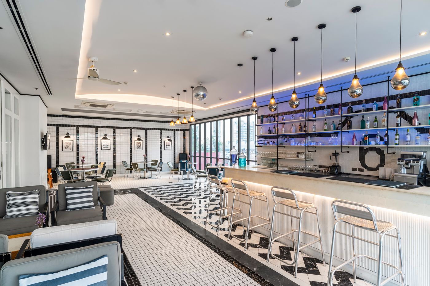 Vince-Hotel-Pratunam-Bar-9