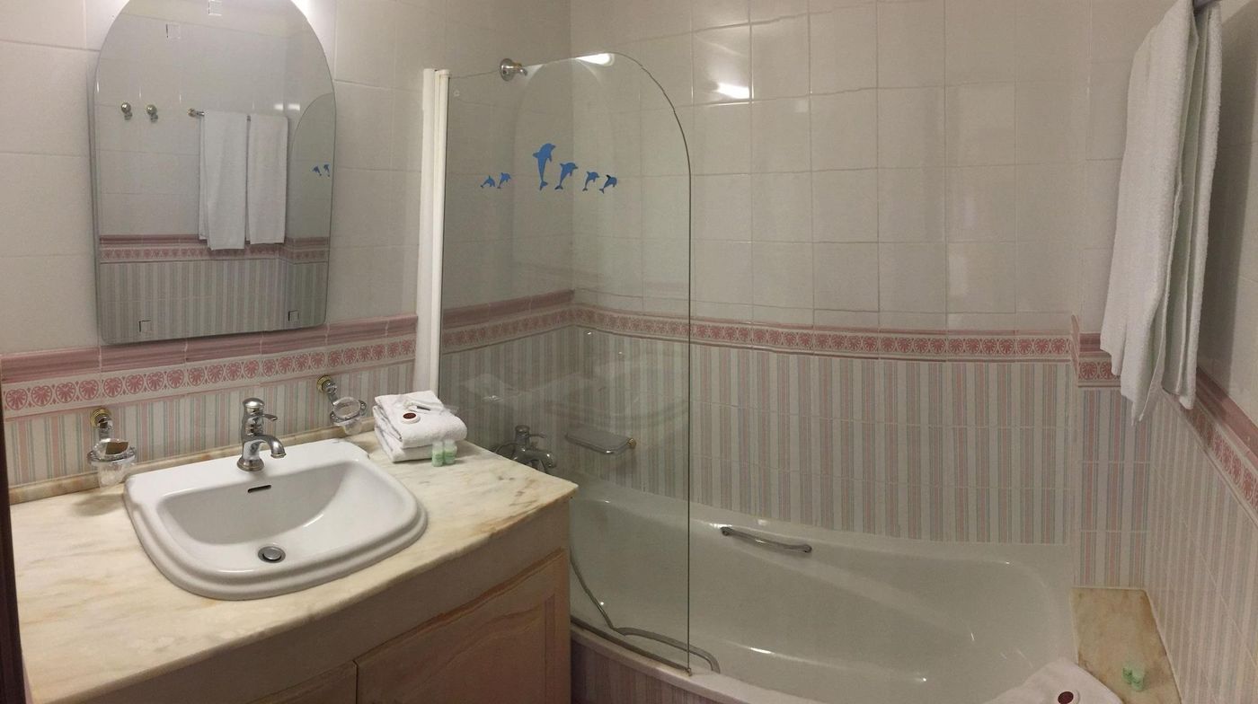 Hotel-La-Romarine-Room-21