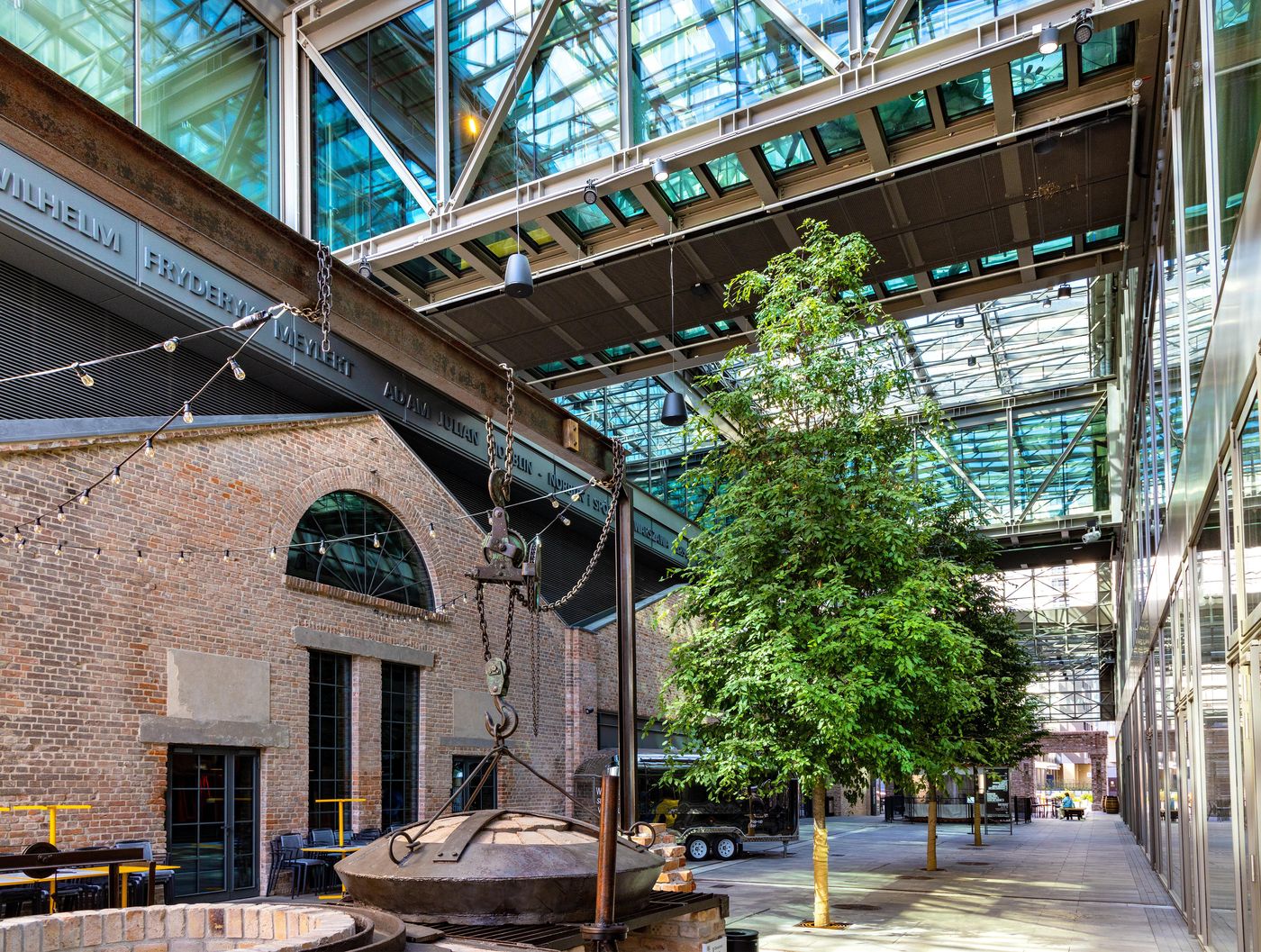 Holiday-Inn-Express-Warsaw---The-HUB-General-view-3