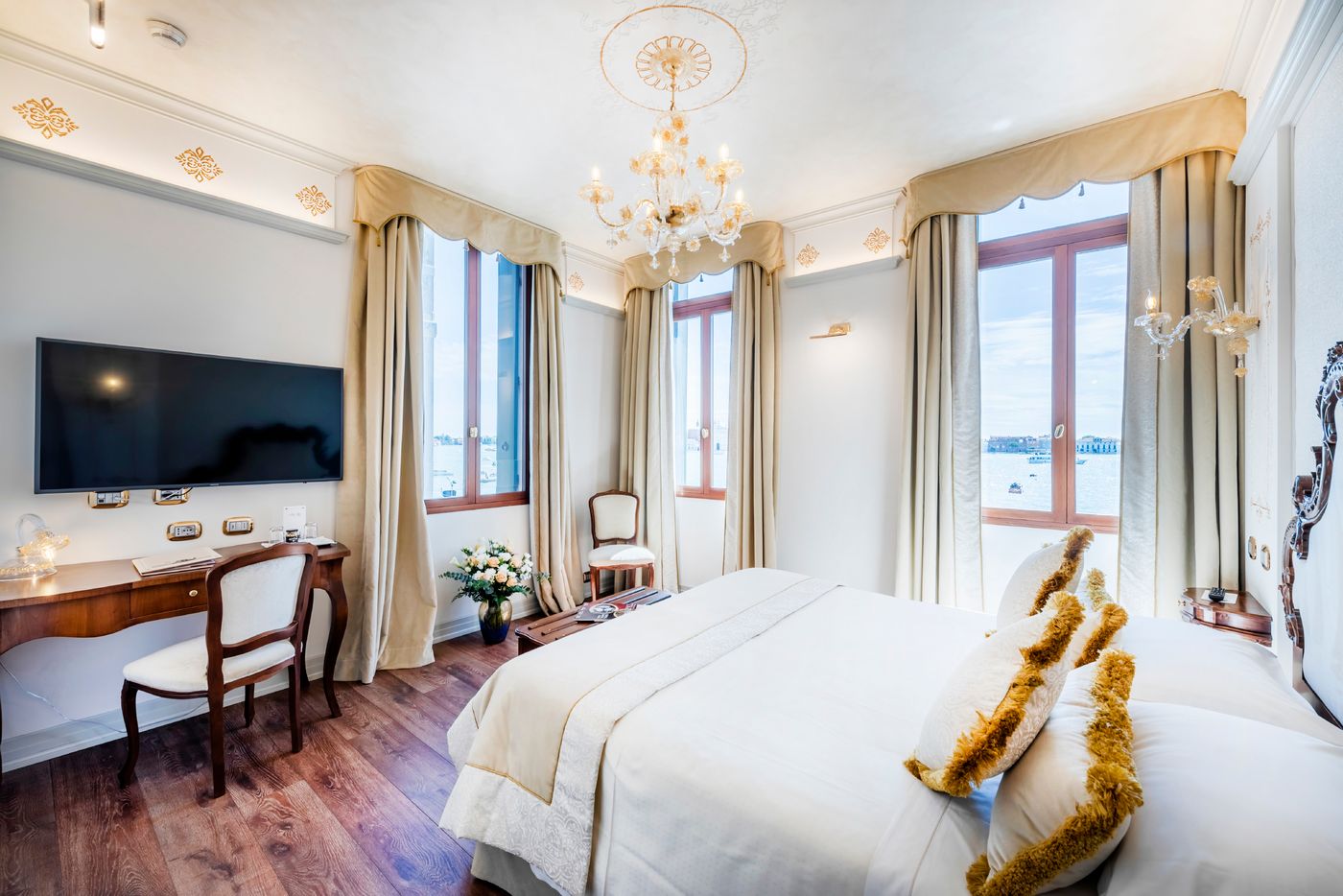 Monaco-and-Grand-Canal-Room-16
