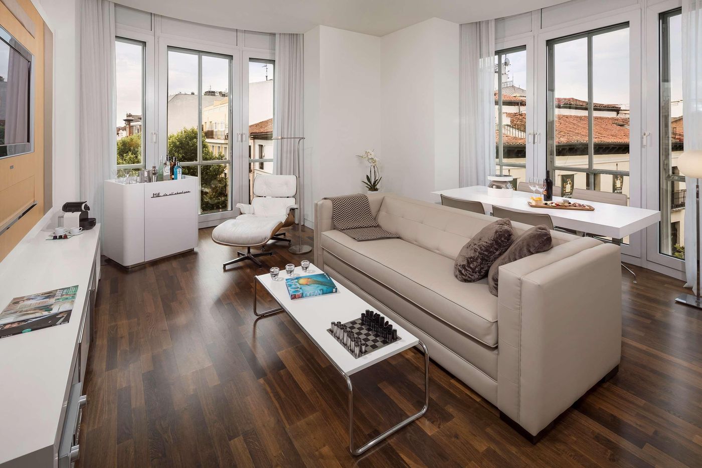 ME-Madrid-Reina-Victoria-Room-12