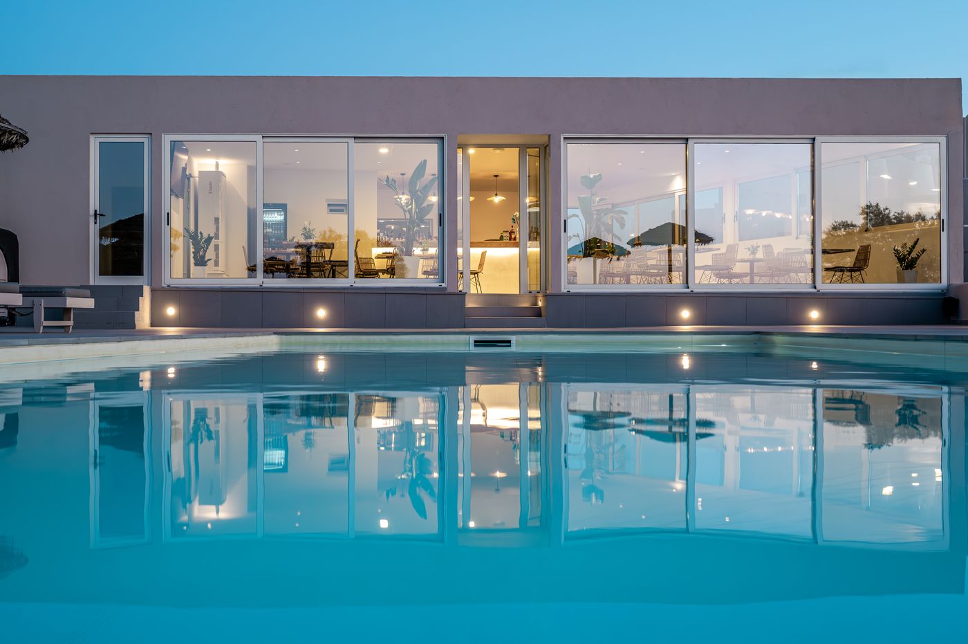 En-Plo-Boutique-Suites---Oia-Santorini-Bar-14