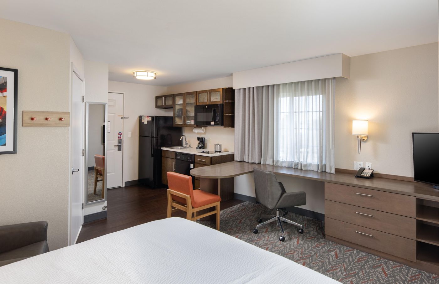 Candlewood-Suites-Anaheim-Resort-Room-16