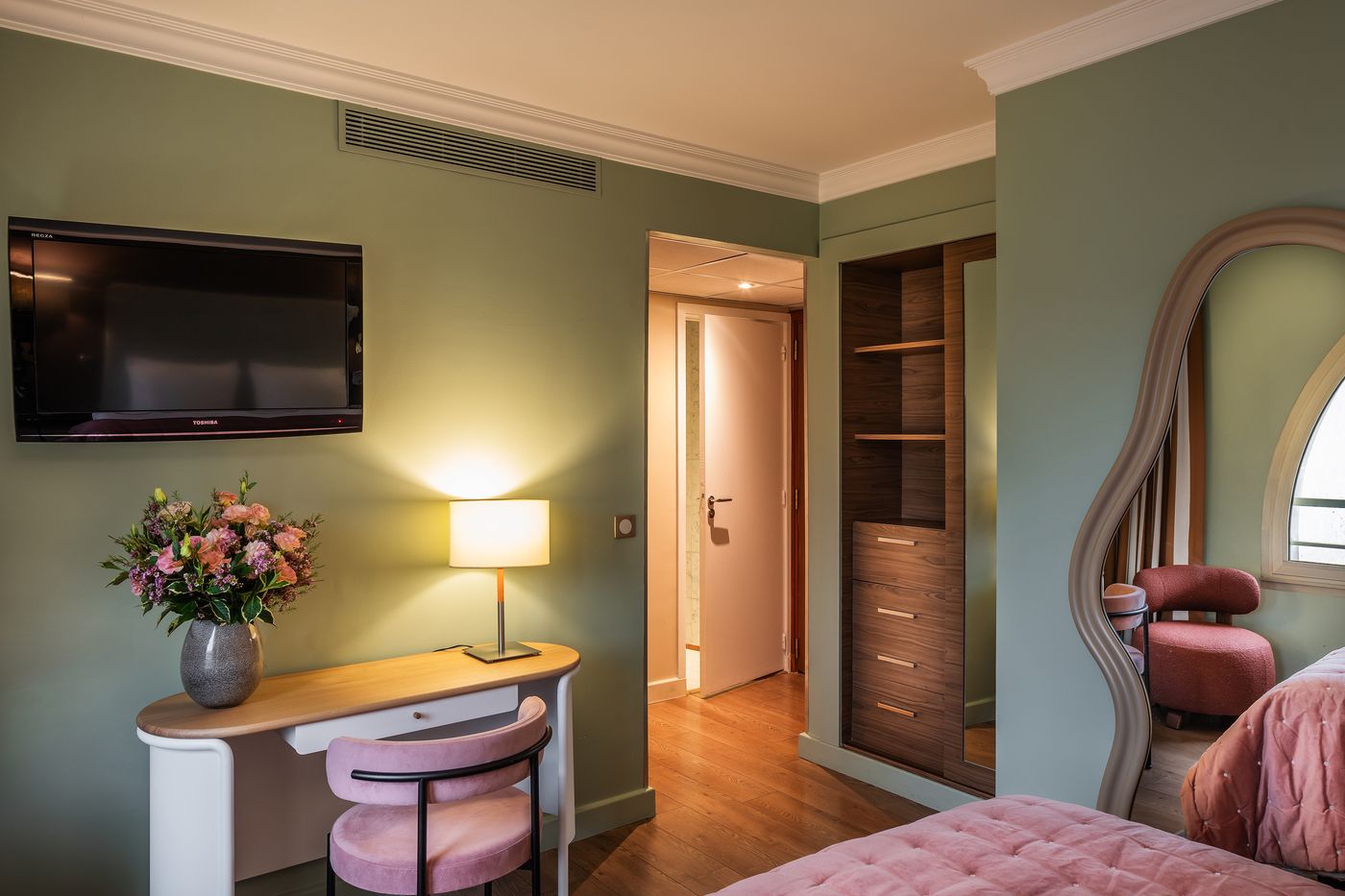 Royal-Garden-Champs-Elysees-Room-19