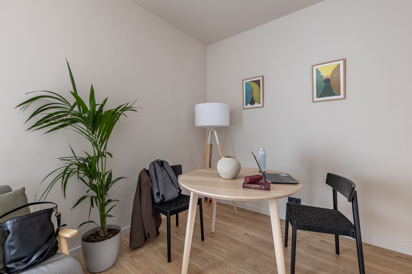 Room-Mate-Laura-Room-27