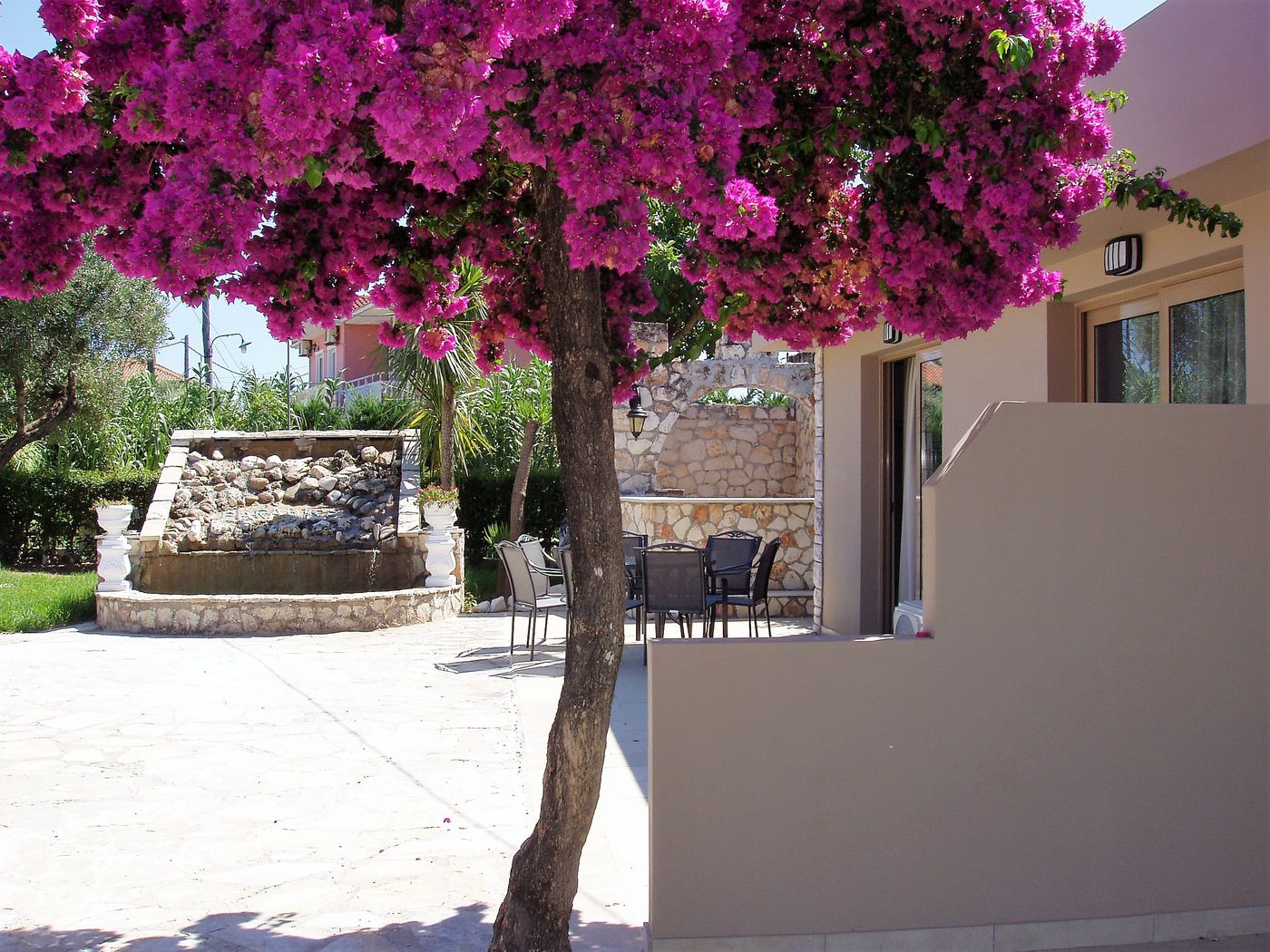 Paradise-Apartments-And-Studios-Room-13