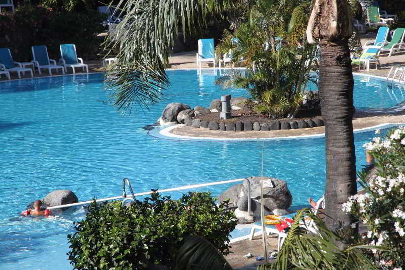 Hotel-Puerto-Palace-Pool-11