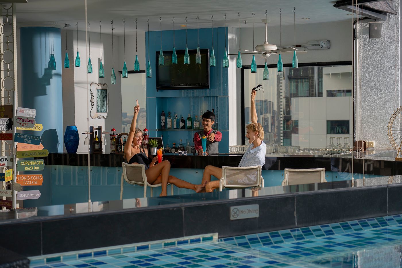 The-Continent-Hotel-Sukhumvit---Asok-BTS-Bangkok-Pool-68